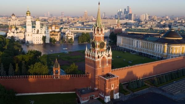 «Хорошо знаем, что решения принимаются не в Киеве»: Песков заявил о причастности США к атаке беспилотников на Кремль